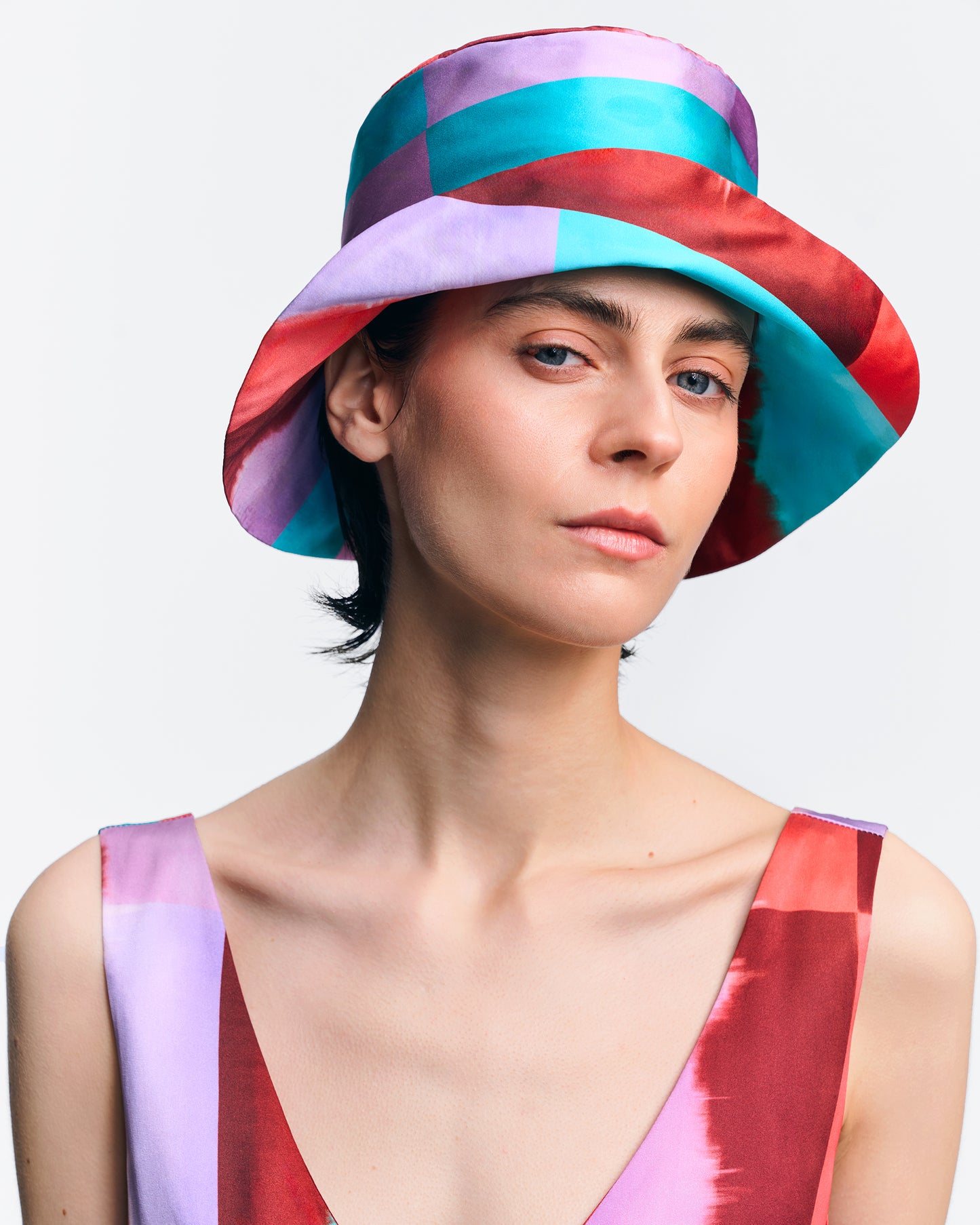 Hilma silk bucket hat